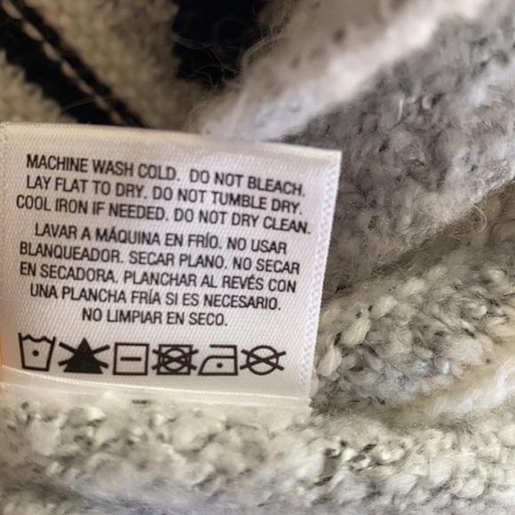 Girls Gray Roebuck & Company Boho Fringe Poncho Size M (10/12) - Picture 8 of 10